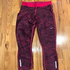 NIKE womens capri leggings